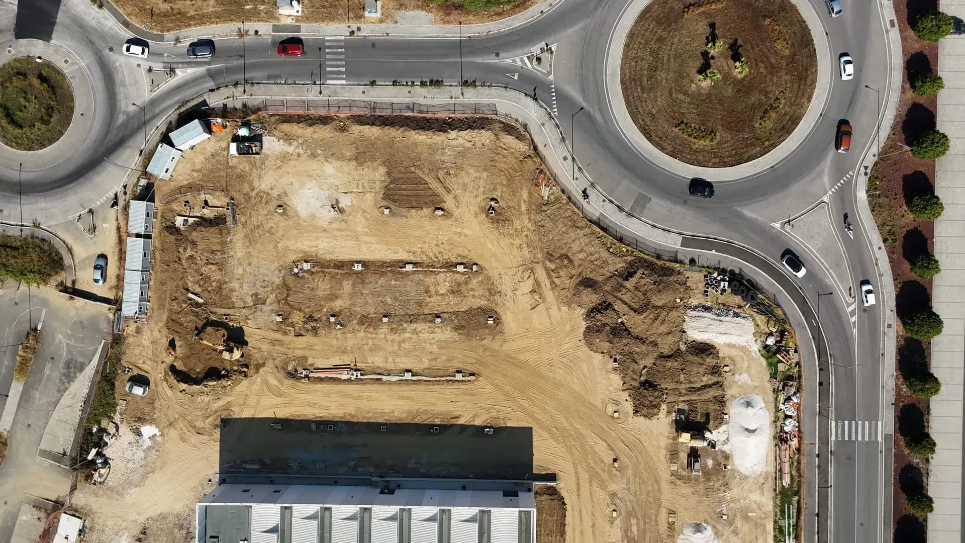 Ripresa da drone degli scavi per le fondazioni di un nuovo fabbricato.